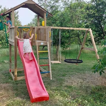 Mandulas Nyaralo Ferienhaus Zánka