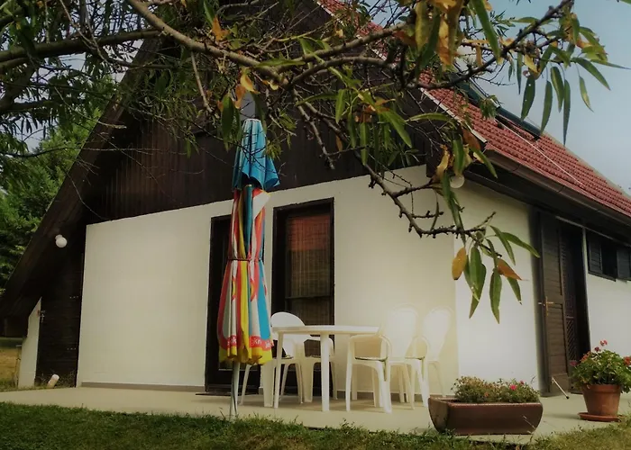 Mandulas Nyaralo Ferienhaus Zánka